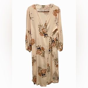 Anama Light Pink Floral Wrap Romantic Puffy Sleeves Metal Accents Slits Large